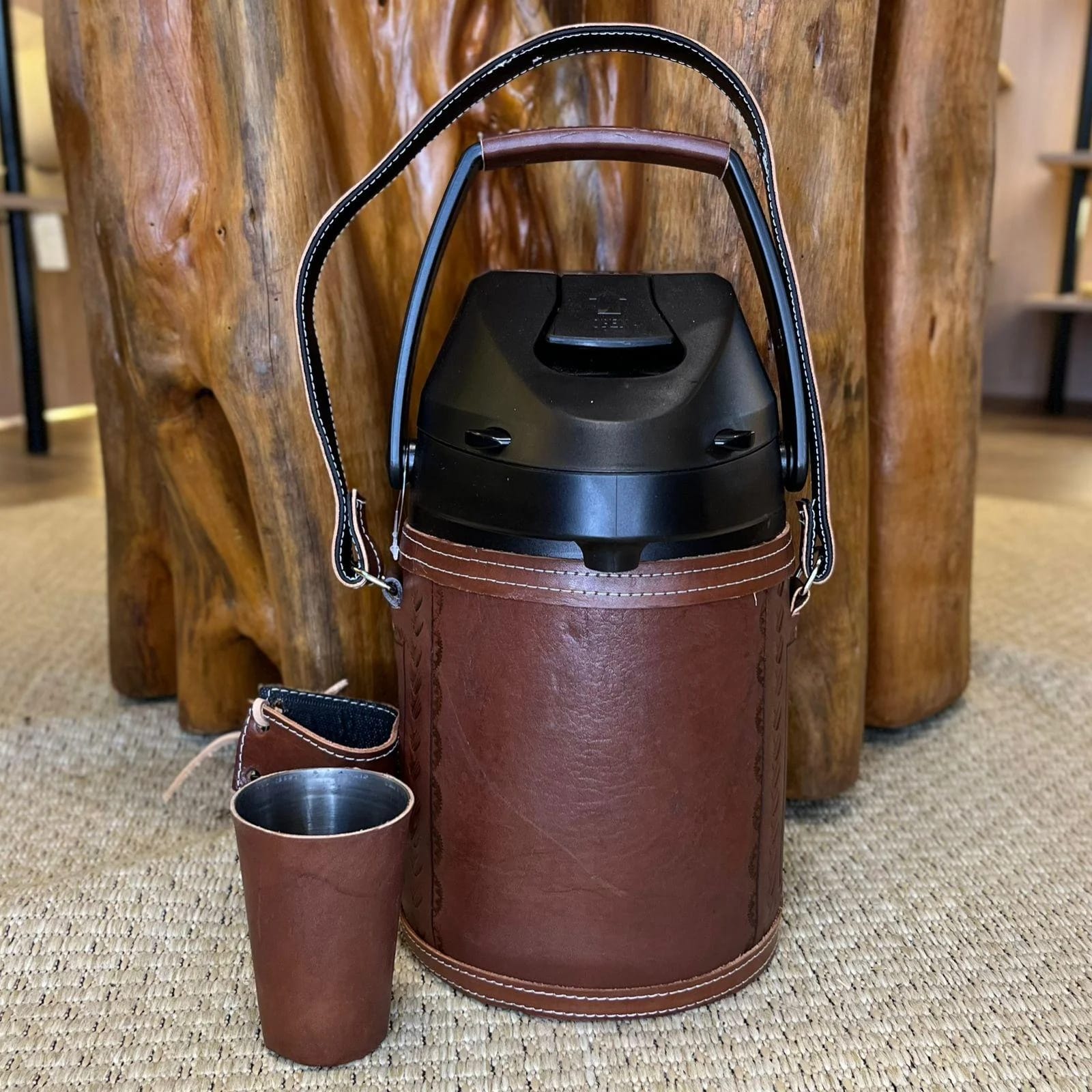 Garrafa de Terere C/ Meia Capa de Couro